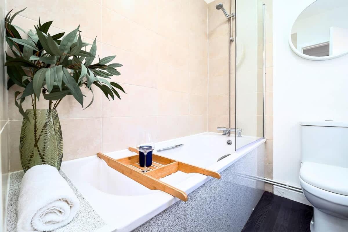 Penkhull House By Truestays - 4 Bedroom House In Stoke-On-Trent 외부 사진