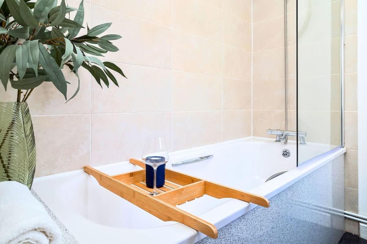 Penkhull House By Truestays - 4 Bedroom House In Stoke-On-Trent 외부 사진